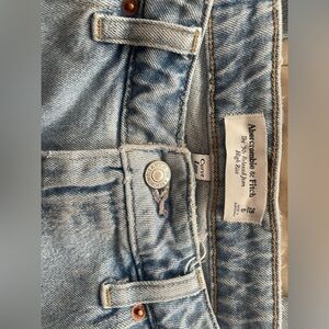 Abercrombie Curve Love 90’s Relaxed Jean size 8